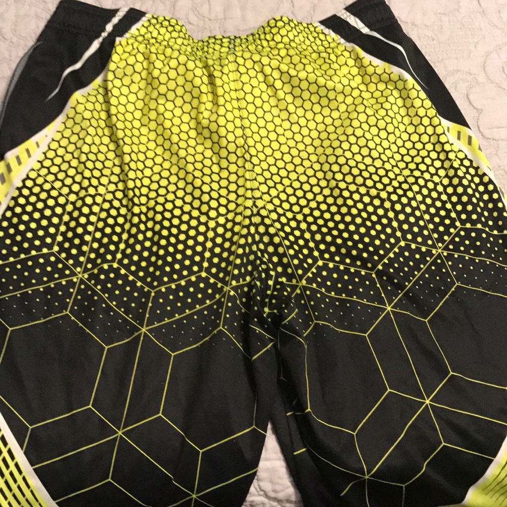Under armor youth XL athletic shorts